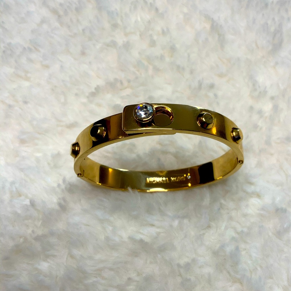 🔥 Michael Kors Gold Bracelet with faux 💎